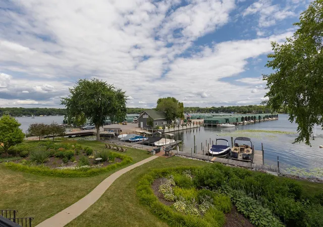 21957-minnetonka-blvd-17-excelsior-mn-55331/hzid_39e1d4c4