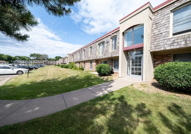 917-11th-ave-s-2-hopkins-mn-55343/hzid_1d76e5f7