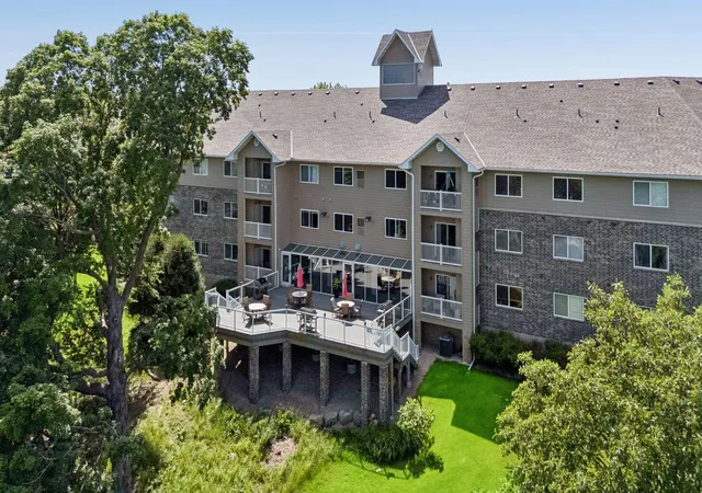 1321-lake-dr-w-123-chanhassen-mn-55317/hzid_9c5cd43e