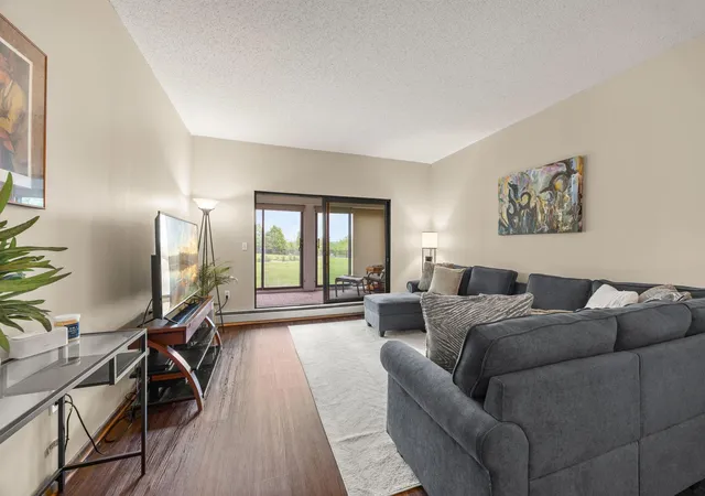 2275-youngman-ave-106w-saint-paul-mn-55116/hzid_1fee06e8