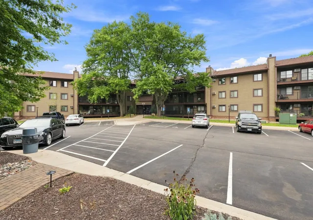 7601-w-101st-st-114-bloomington-mn-55438/hzid_a240d11a