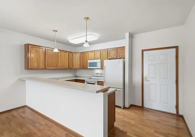 8200-w-33rd-street-310-minneapolis-mn-55426/hzid_ec70cc92
