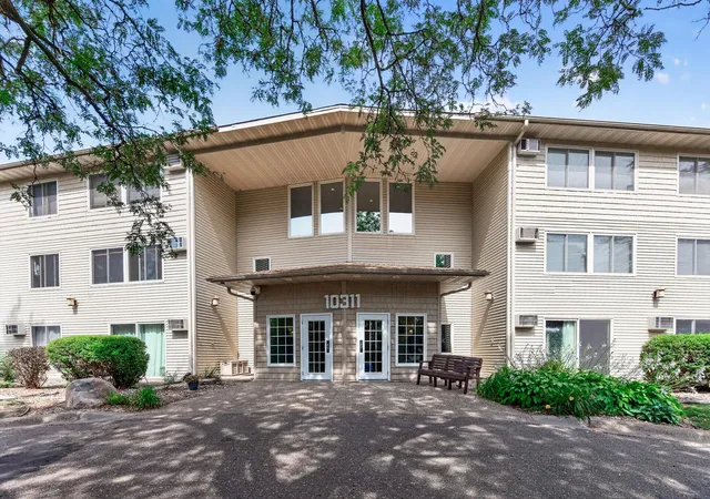 10311-cedar-lake-rd-313-hopkins-mn-55305/hzid_ddc588ab