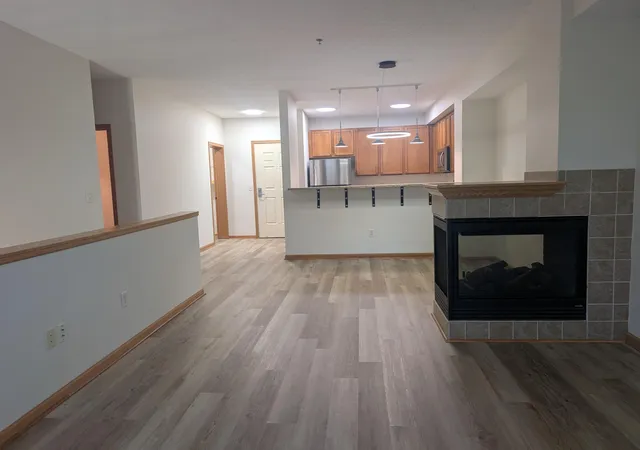 150-e-burnsville-pkwy-303-burnsville-mn-55337/hzid_387a6cb1