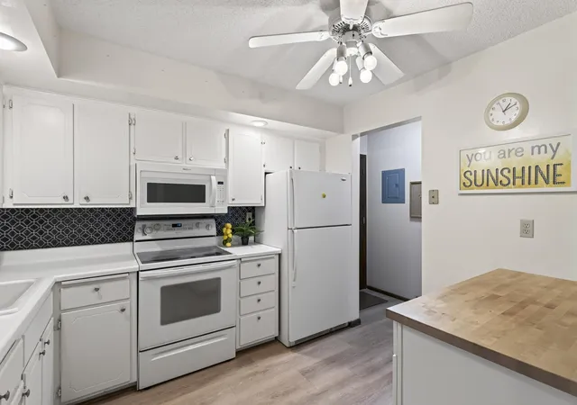 12600-parkwood-dr-110-burnsville-mn-55337/hzid_3d9ba2d2