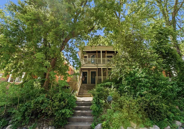 2444-1st-avenue-s-minneapolis-mn-55404/hzid_f6fcded1