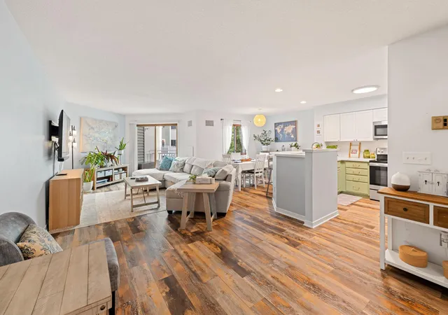 1392-carling-dr-305-saint-paul-mn-55108/hzid_73465e89
