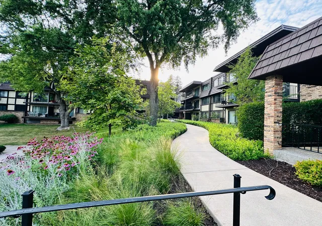205-barry-ave-s-306-wayzata-mn-55391/hzid_859bb18c