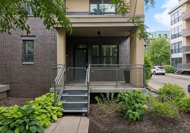 2566-ellis-ave-104-saint-paul-mn-55114/hzid_902beee4