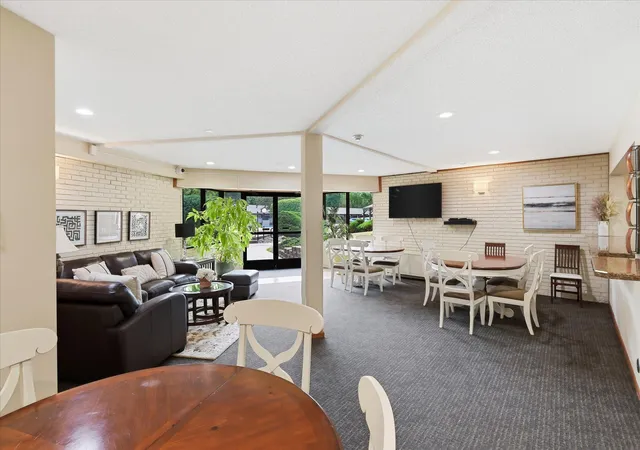 10113-w-34th-st-216-minnetonka-mn-55305/hzid_ac825090