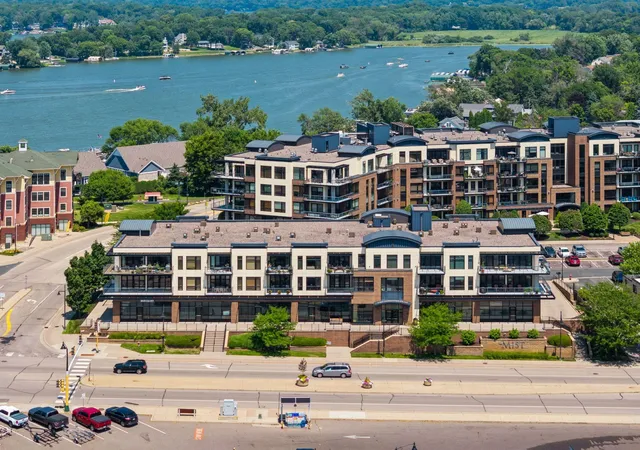 4100-shoreline-dr-s304-spring-park-mn-55384/hzid_5e0b4ee6
