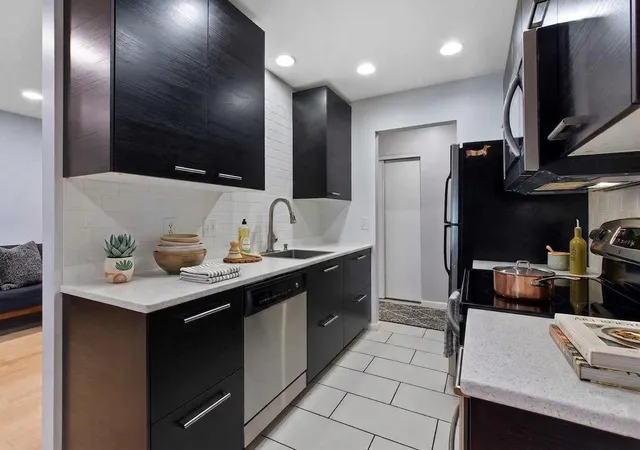 6317-alderwood-bay-a-woodbury-mn-55125/hzid_a2d711bf
