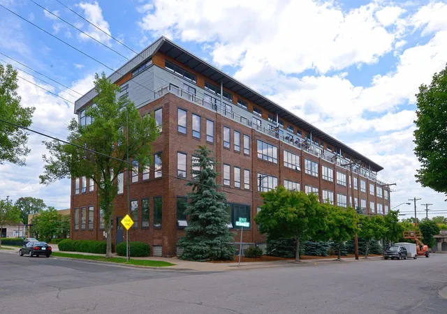 1701-madison-st-ne-404-minneapolis-mn-55413/hzid_8b275f95