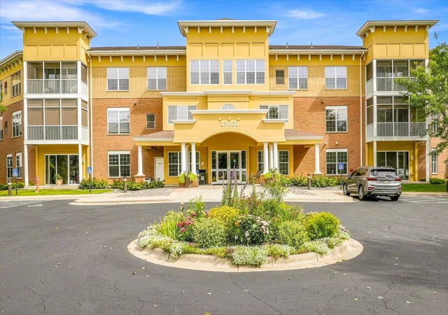 15001-burnhaven-dr-207-burnsville-mn-55306/hzid_a2ef556a