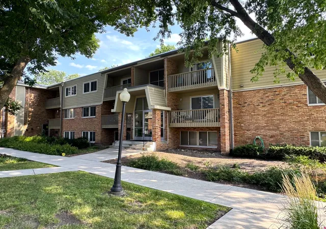 7414-w-22nd-street-306-minneapolis-mn-55426/hzid_bba2651f