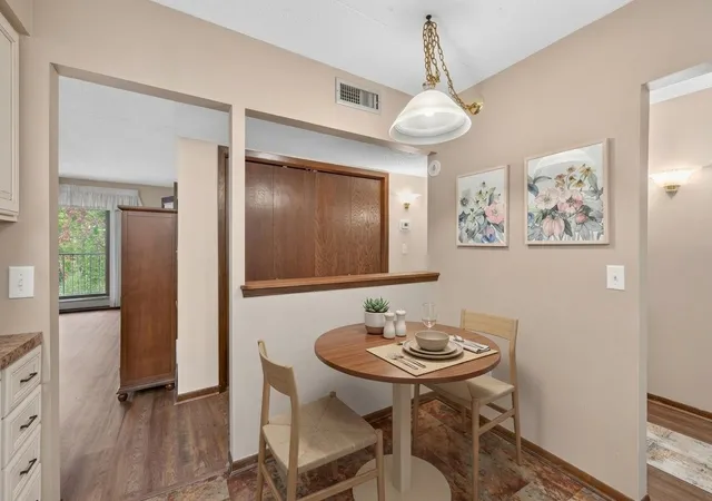 2465-londin-ln-e-212-saint-paul-mn-55119/hzid_e3bf6a56