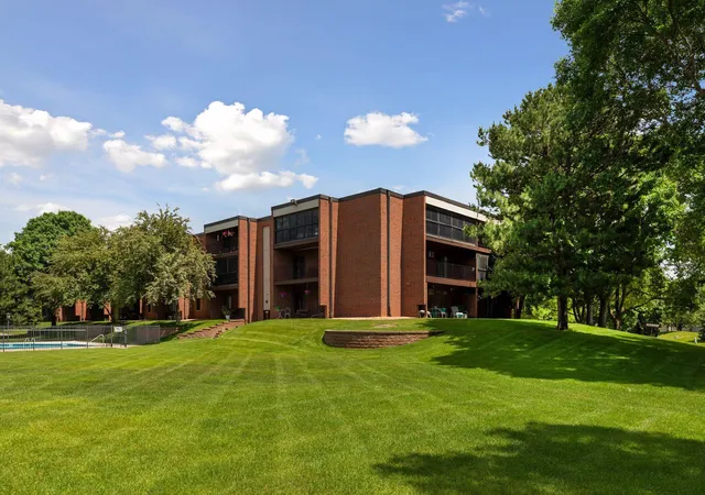 1800-riverwood-dr-219-burnsville-mn-55337/hzid_f9fde57c