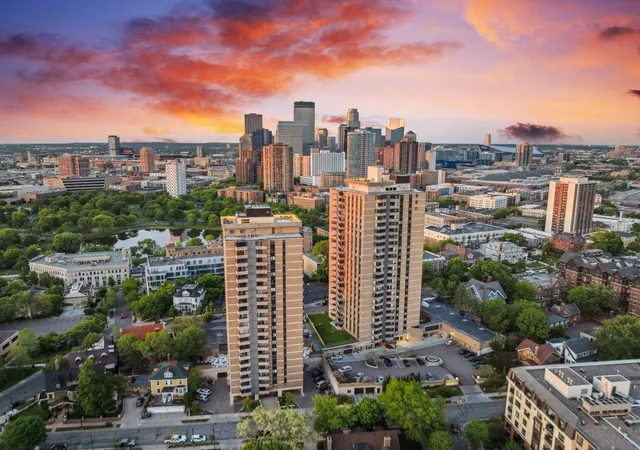 400-groveland-ave-708-minneapolis-mn-55403/hzid_9a5811e2