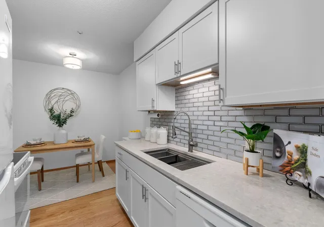 7412-w-22nd-street-309-minneapolis-mn-55426/hzid_2f5542df