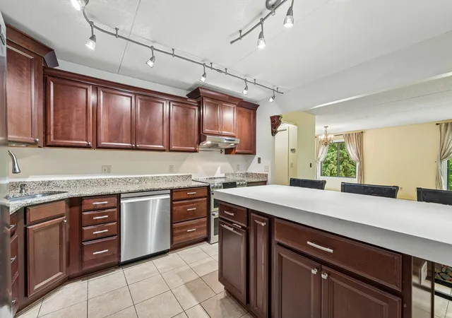 2445-londin-ln-e-202-saint-paul-mn-55119/hzid_f259271b