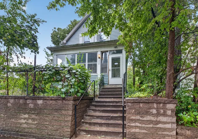 688-magnolia-ave-e-saint-paul-mn-55106/hzid_8d628d5a