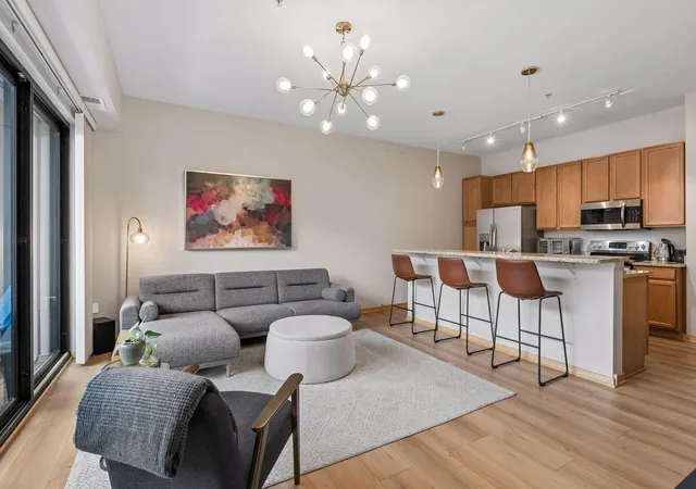 4525-park-cmns-dr-202-minneapolis-mn-55416/hzid_38a2dda1