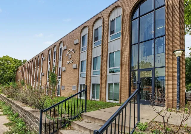 2525-3rd-avenue-s-206-minneapolis-mn-55404/hzid_219b43f6