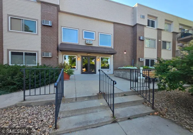 2800-hillsboro-ave-n-315-minneapolis-mn-55427/hzid_5856e0af