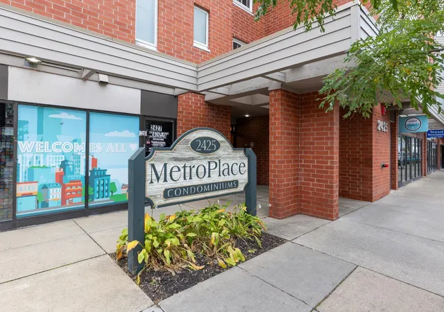 2425-e-franklin-ave-205-minneapolis-mn-55406/hzid_b18aee28
