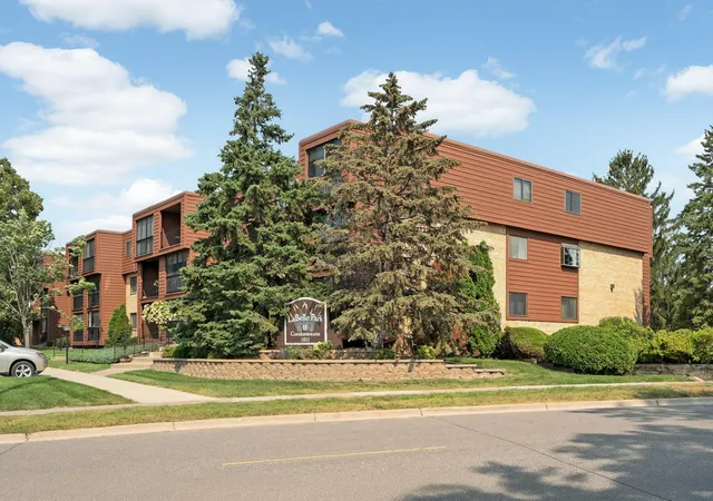 1011-41st-avenue-ne-319-minneapolis-mn-55421/hzid_85e2c871