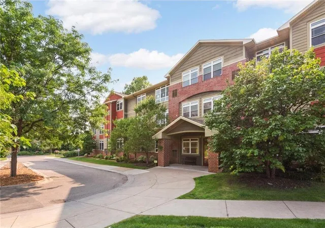 2530-e-34th-street-212-minneapolis-mn-55406/hzid_21d6ec35