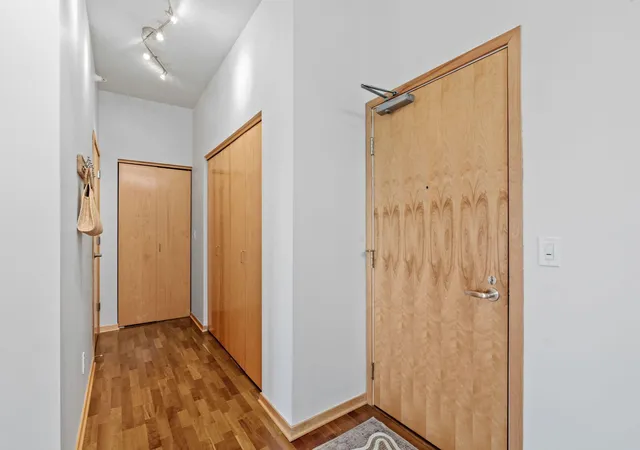 4525-park-cmns-dr-521-minneapolis-mn-55416/hzid_221e781b