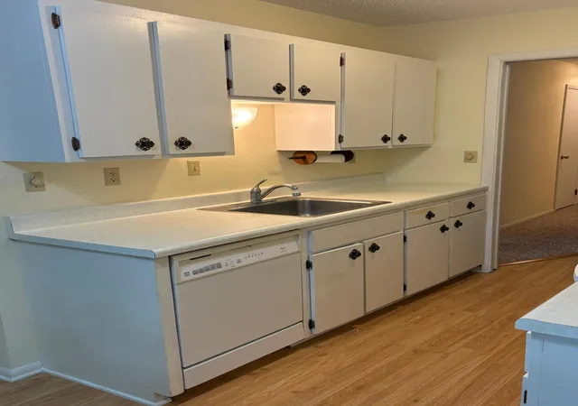 10113-w-34th-street-111-hopkins-mn-55305/hzid_88534214