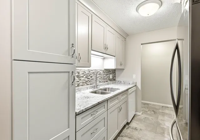 3399-kent-st-306-saint-paul-mn-55126/hzid_a0400e95