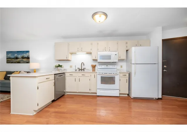 175-county-rd-b2-e-429-saint-paul-mn-55117/hzid_39331ec8