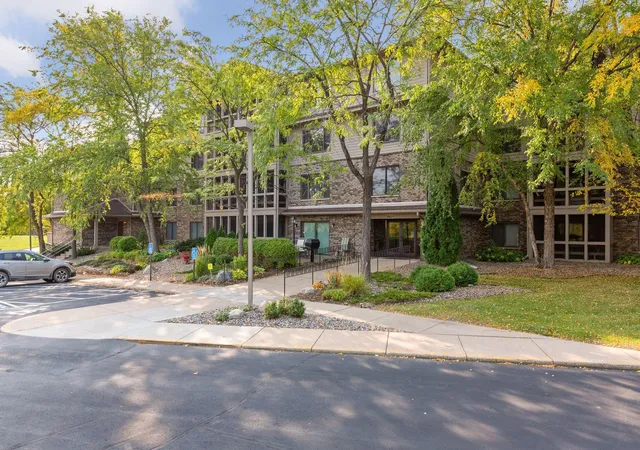 3801-w-98th-street-208-minneapolis-mn-55431/hzid_c8f98e43