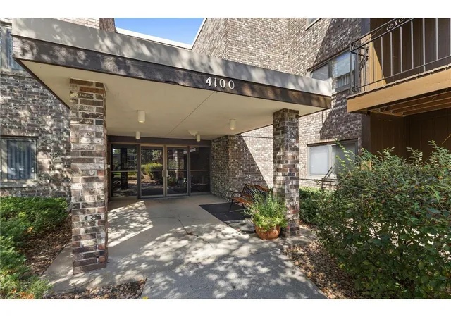 4100-parklawn-ave-318-minneapolis-mn-55435/hzid_a8311c8f
