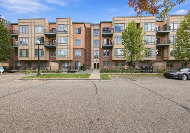 1070-grandview-ct-ne-110-minneapolis-mn-55421/hzid_4ed6cb38
