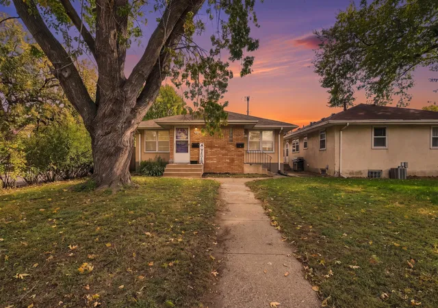 5453-28th-avenue-s-minneapolis-mn-55417/hzid_c97bc939