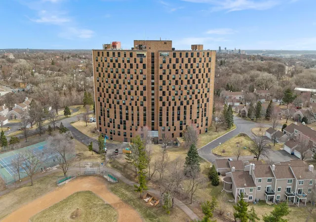 1181-edgcumbe-rd-1712-saint-paul-mn-55105/hzid_6f02a50c