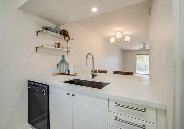 7436-e-chaparral-rd-b202-scottsdale-az-85250/hzid_4c31f7cd