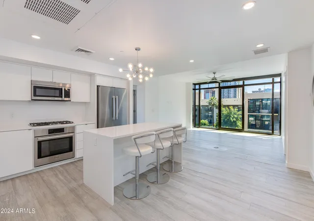 200-w-portland-st-511-phoenix-az-85003/hzid_f67c4551