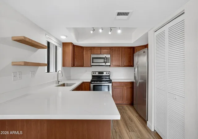 3635-n-37th-street-12-phoenix-az-85018/hzid_d2d10c5e