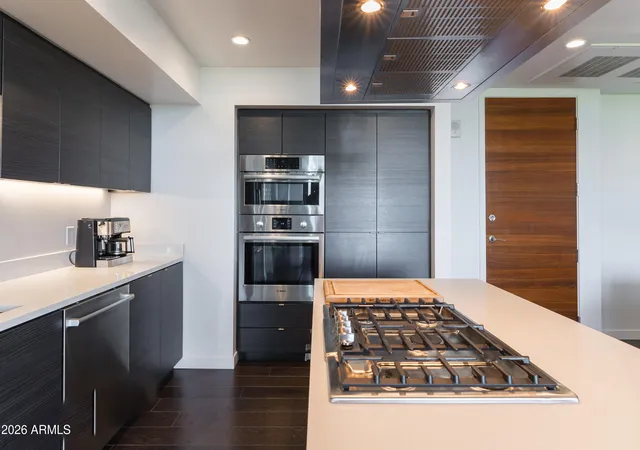 200-w-portland-st-624-phoenix-az-85003/hzid_5e8d3125