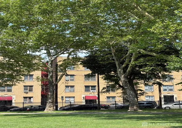 194-kensington-ave-303-jersey-city-nj-07306/hzid_e28a0ad4