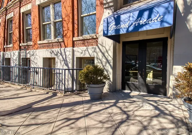 408-w-saint-clair-ave-223-cleveland-oh-44113/hzid_69562383