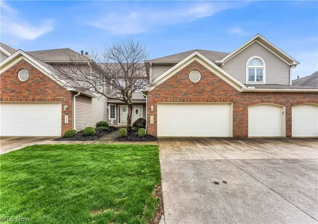 120-ambleside-way-amherst-oh-44001/hzid_fda20613