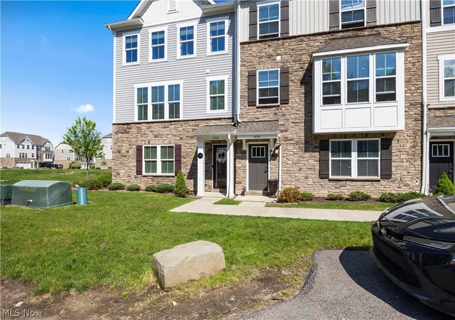 1454-caymus-ct-avon-oh-44011/hzid_a75fc489