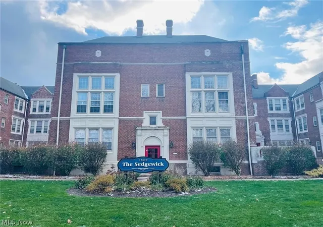15610-van-aken-blvd-4-shaker-heights-oh-44120/hzid_def3810f