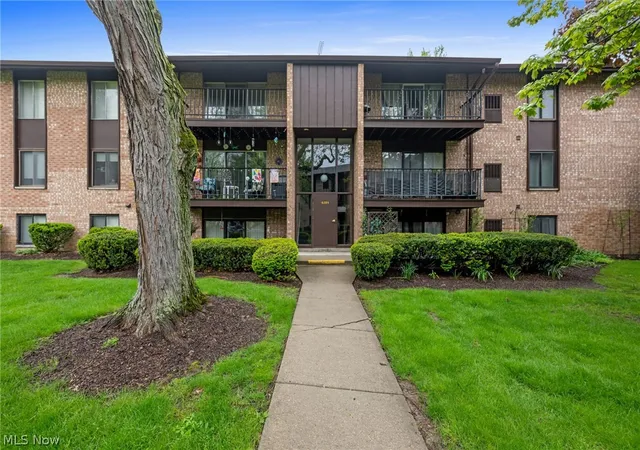 16395-heather-ln-middleburg-heights-oh-44130/hzid_750a43c4